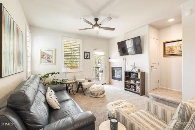 Detail Gallery Image 1 of 38 For 148 Beach Side Ct, Ventura,  CA 93001 - 2 Beds | 2/1 Baths