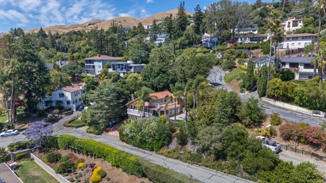 10981 Edgemont Drive, San Jose CA: https://media.crmls.org/mediaz/9dd2c002-947d-45ea-b029-19856b651717.jpg