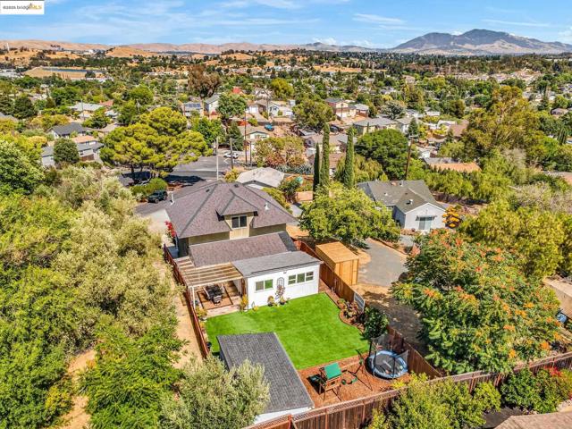 2350 W Shell Ave, Martinez CA: https://media.crmls.org/mediaz/9dd2c1c8-7603-4712-8ee5-fdbcfd9f0f35.jpg