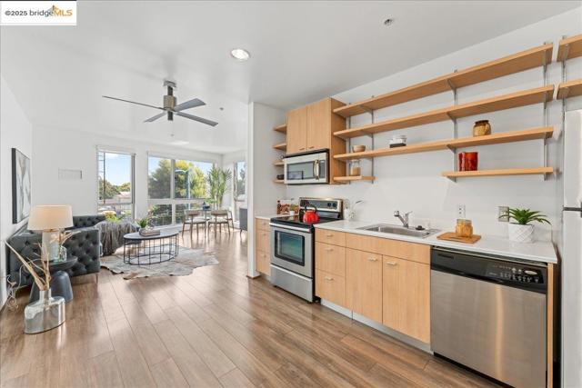 1201 Pine St, Oakland CA: https://media.crmls.org/mediaz/9dd2ce12-e55a-4ca3-97bc-a64388bbfd64.jpg