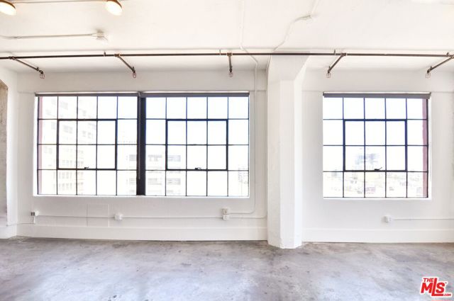 315 E 8th Street, Los Angeles CA: https://media.crmls.org/mediaz/9dd2dde3-6c05-44f3-ab17-9a1ddf19ce75.jpg