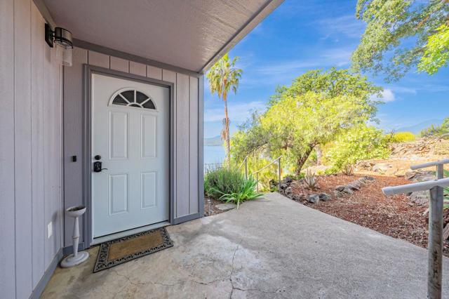 12340 Lakeshore Drive, Clearlake CA: https://media.crmls.org/mediaz/9dd317bc-d8d7-4099-bffb-dab6b04c6154.jpg