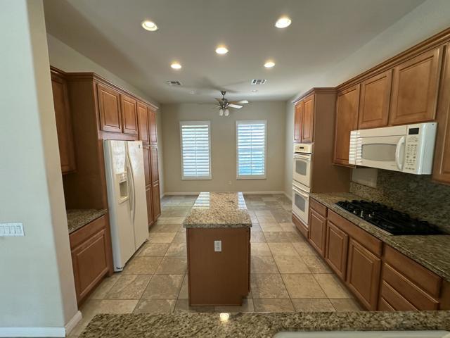 40456 Corte Los Bancos, Indio CA: https://media.crmls.org/mediaz/9dd35282-a823-4f94-a76c-fbdbc5b3de4d.jpg