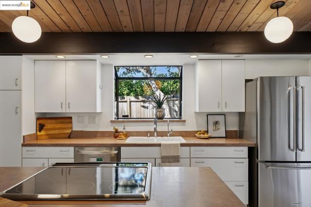 4020 Salem ST, Concord CA: https://media.crmls.org/mediaz/9dd39e25-4ad8-43b6-8767-cab979d57441.jpg