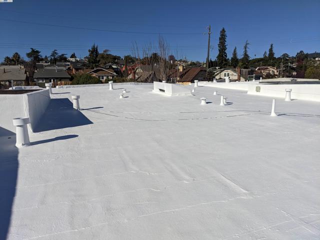 2622 Kingsland Ave, Oakland CA: https://media.crmls.org/mediaz/9dd3b489-ab2a-493b-a8dd-1749103d5f63.jpg