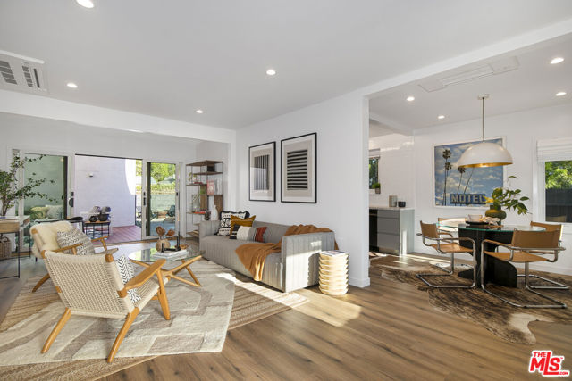 3744 Redwood Avenue, Los Angeles CA: https://media.crmls.org/mediaz/9dd3bf45-3fa8-42be-873b-030502956187.jpg