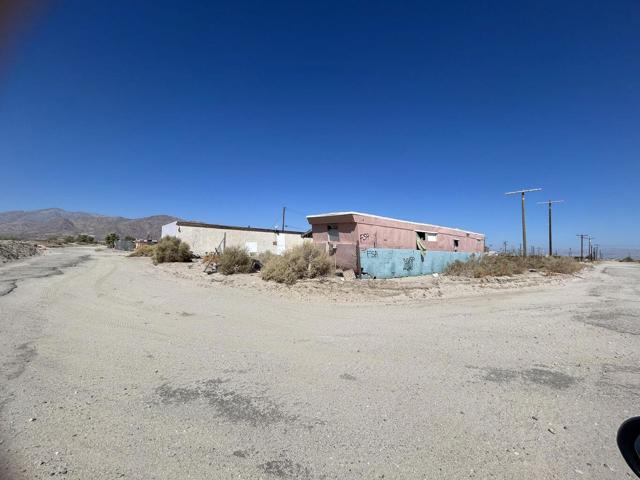 3351 Holt Avenue, Thermal CA: https://media.crmls.org/mediaz/9dd3f47c-dbf4-4b7a-bacf-58f51372eeb2.jpg