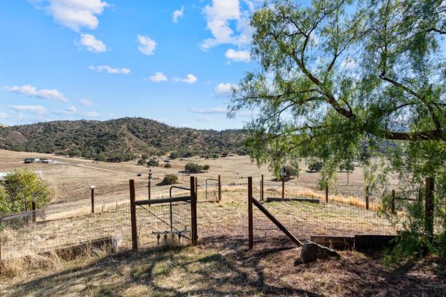 20101 Panoche Road, Paicines CA: https://media.crmls.org/mediaz/9dd4009d-5de9-494f-8a2a-01566f7725e5.jpg