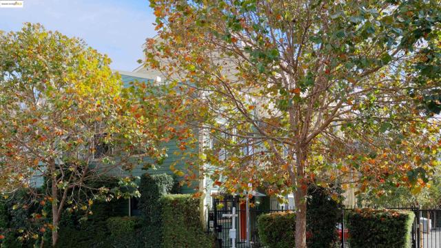 1565 32nd Street, Oakland CA: https://media.crmls.org/mediaz/9dd40b11-618f-4211-a926-670f9bbdfdf9.jpg