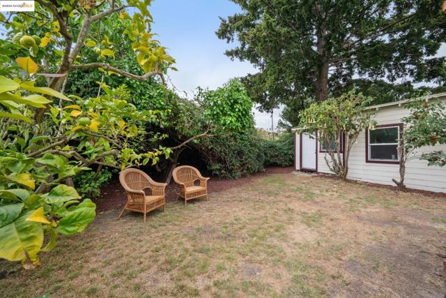1193 64Th St, Oakland CA: https://media.crmls.org/mediaz/9dd43b9c-5d9f-48a4-8145-4d57e942c739.jpg