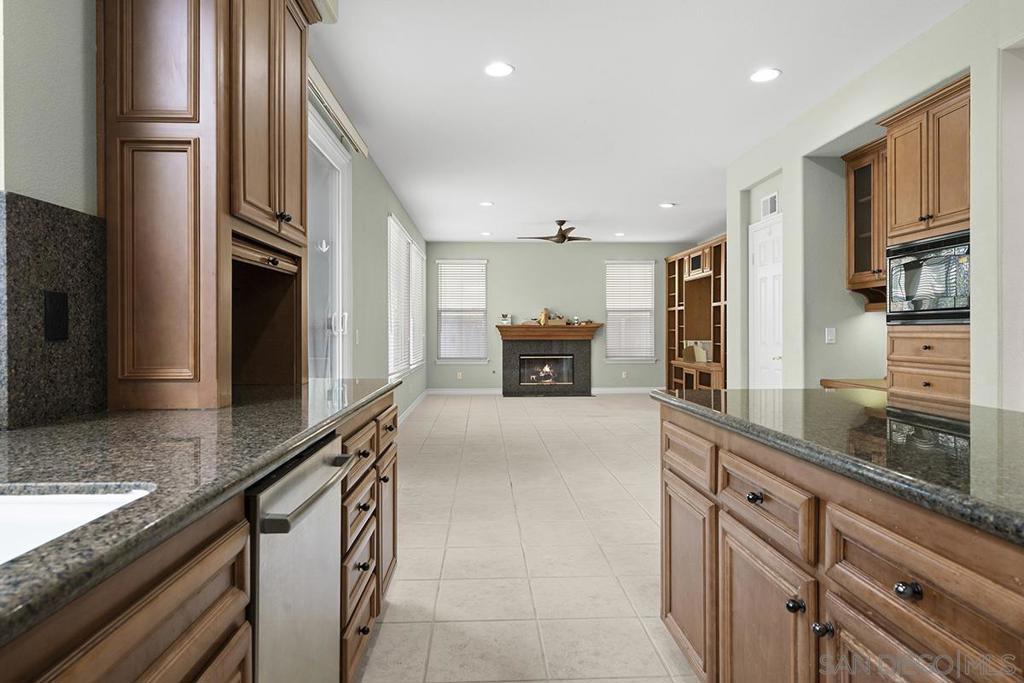 MLS #250043701SD image #21