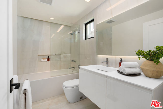 1146 Sierra Alta Way, Los Angeles CA: https://media.crmls.org/mediaz/9dd468f6-3ae6-4e88-b119-2d292bc7e1b9.jpg