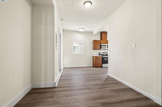 3411 Adeline St, Oakland CA: https://media.crmls.org/mediaz/9dd51fc2-6569-4f08-a094-408f80f016e1.jpg