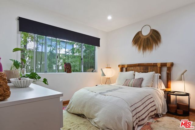2702 11th Street, Santa Monica CA: https://media.crmls.org/mediaz/9dd52cde-abe0-4ad5-ac00-8580a52a14ae.jpg