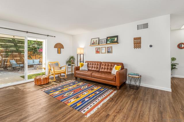 17162 Poblado Ct, San Diego CA: https://media.crmls.org/mediaz/9dd617b6-4632-4c08-afd1-c609ef5acd7a.jpg