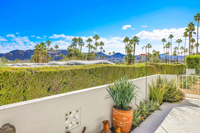 2400 S Palm Canyon Drive, Palm Springs CA: https://media.crmls.org/mediaz/9dd63b7d-c13a-4812-bad0-7eeafef5462f.jpg