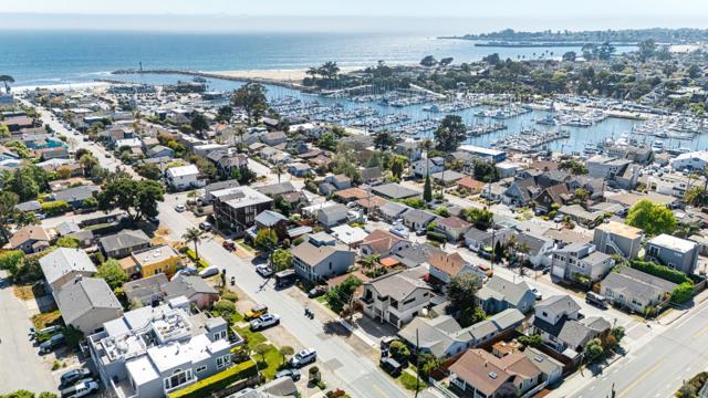 461 6th Avenue, Santa Cruz CA: https://media.crmls.org/mediaz/9dd6855c-df10-4c6b-bad2-7b48f4e81d6e.jpg