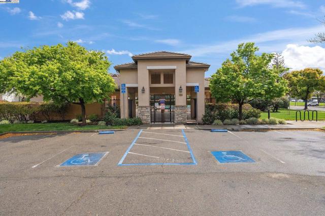 5089 Winterbrook Ave, Dublin CA: https://media.crmls.org/mediaz/9dd6e130-c5da-4bef-af4f-d0de567e6488.jpg