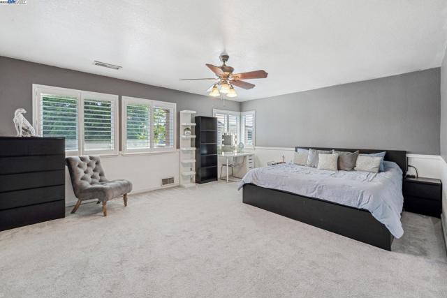 1005 Wood Thrush Ln, Tracy CA: https://media.crmls.org/mediaz/9dd76d9a-0eea-4e3c-8502-6a51b8cf2bd8.jpg