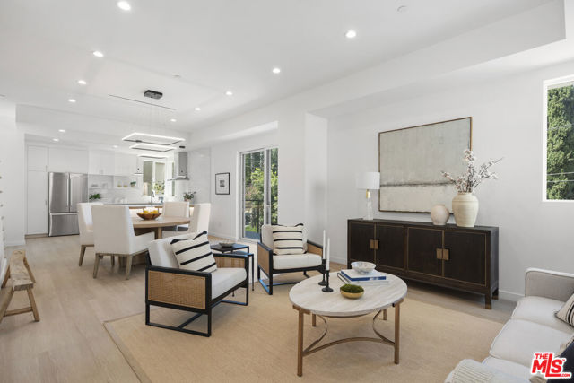 1046 Oban Drive, Los Angeles CA: https://media.crmls.org/mediaz/9dd784bf-e604-4649-accb-cc2f4d219c90.jpg