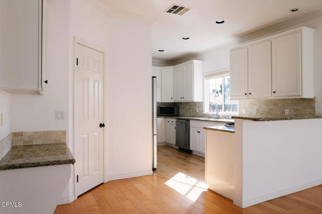 Detail Gallery Image 17 of 74 For 2409 Olive Ave, La Crescenta,  CA 91214 - 4 Beds | 4 Baths