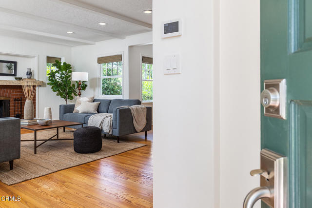 Detail Gallery Image 4 of 36 For 545 N Sunnyslope Ave, Pasadena,  CA 91107 - 3 Beds | 2/1 Baths