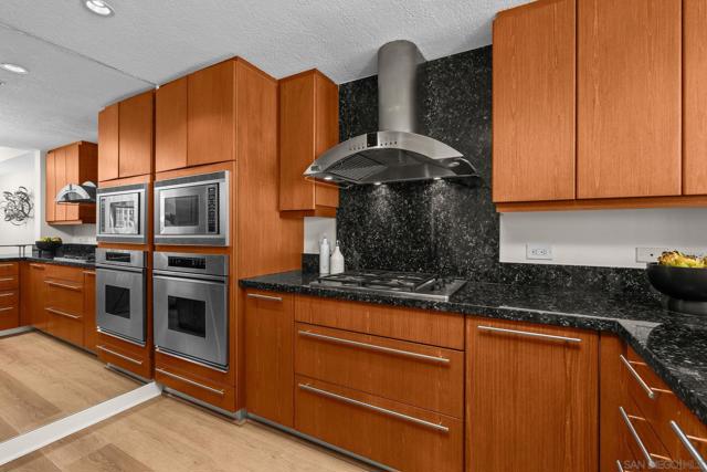 1199 Pacific Hwy, San Diego CA: https://media.crmls.org/mediaz/9dd8797b-ee32-474b-994b-ceb38d25be63.jpg
