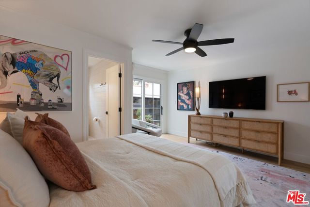 3864 3rd Avenue, Los Angeles CA: https://media.crmls.org/mediaz/9dd89ade-f2ff-490d-a954-6151fc419acd.jpg