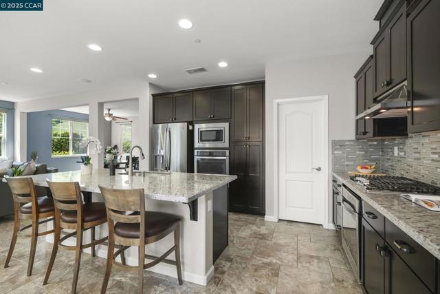 190 Pasilla Ct, Morgan Hill CA: https://media.crmls.org/mediaz/9dd8ada3-23c8-4648-8f84-bbac55a95dfe.jpg