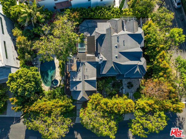 233 S Saltair Avenue, Los Angeles CA: https://media.crmls.org/mediaz/9dd9b5d3-6fd6-4ba6-b542-71464855e3ba.jpg