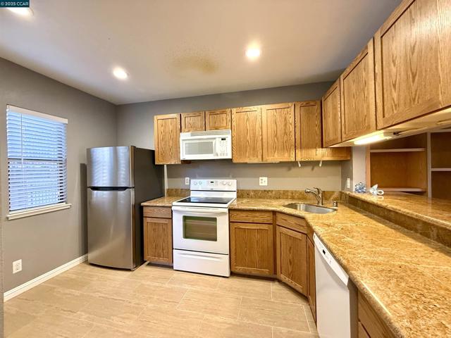 320 N Villa Way, Walnut Creek CA: https://media.crmls.org/mediaz/9dd9c4a4-31d6-47cf-a601-b2eacdf62c0c.jpg