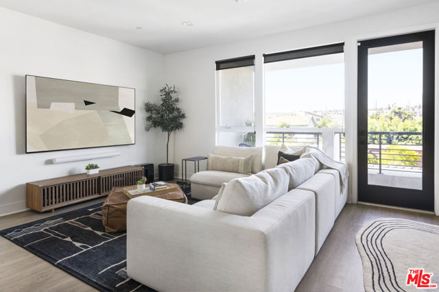 1417 N Lincoln Lane, Los Angeles CA: https://media.crmls.org/mediaz/9dd9ce87-d9da-40ce-9c58-e837c7560a80.jpg