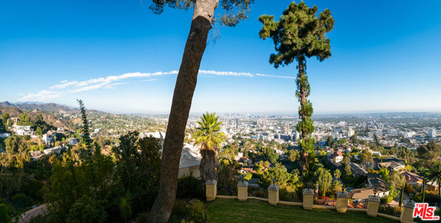 2200 Maravilla Drive, Los Angeles CA: https://media.crmls.org/mediaz/9ddaa9cd-0180-456a-94f7-c7b4e9b9f28a.jpg