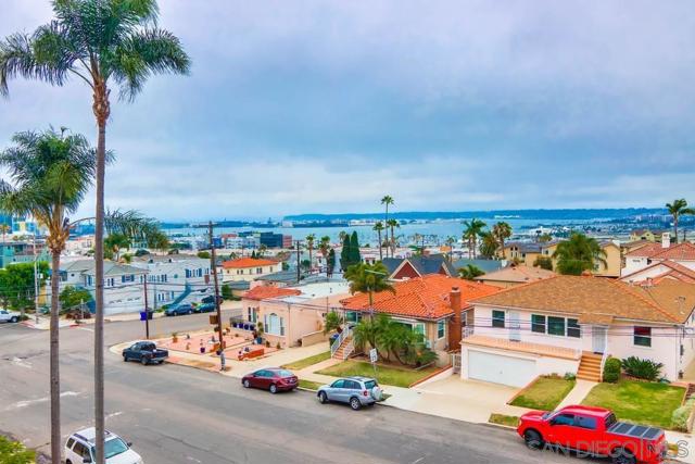 2445 Brant St, San Diego CA: https://media.crmls.org/mediaz/9ddade92-b4dd-43cb-b4c6-2f1c461eb136.jpg