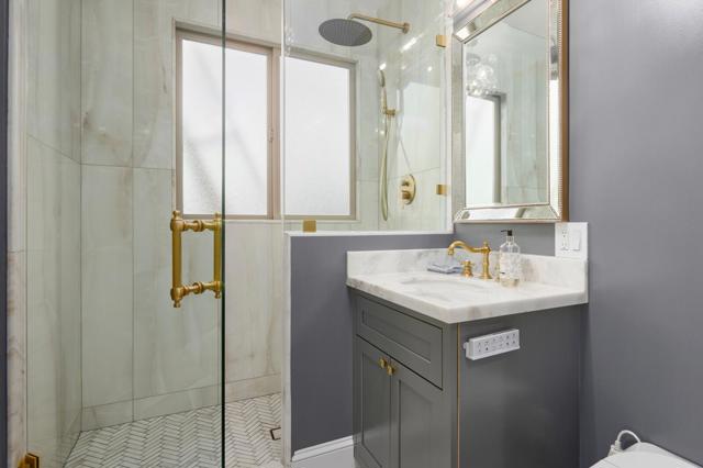 Image 32 of 42 For 2033 Leavenworth Street D