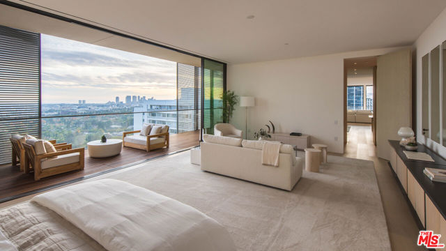 9040 W Sunset Blvd, West Hollywood CA: https://media.crmls.org/mediaz/9ddbb1a9-318d-4c3b-9029-c557c21d707d.jpg