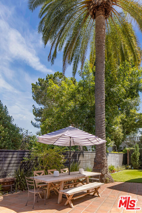 2770 La Castana Drive, Los Angeles CA: https://media.crmls.org/mediaz/9ddc7df4-29ab-4691-8320-9eae95b61cf1.jpg