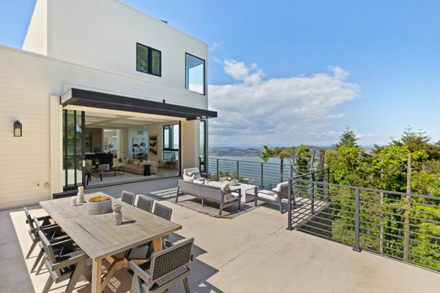 3 Wolfback Ridge Road, Sausalito CA: https://media.crmls.org/mediaz/9ddd3460-a56a-45b5-bc7b-a800e3b6d9ed.jpg