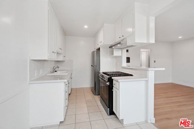 1635 Colby Avenue, Los Angeles CA: https://media.crmls.org/mediaz/9ddd5407-88a6-4bb4-9cef-6d3e42a8408b.jpg