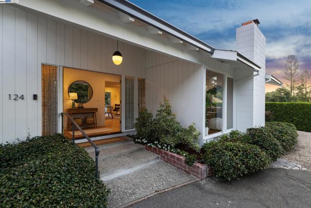 124 MARSHA PLACE, Lafayette CA: https://media.crmls.org/mediaz/9ddd8612-bdff-4fec-85c8-b97d10a0fec3.jpg