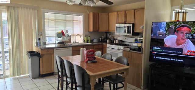 1601 Daisy Way, Antioch CA: https://media.crmls.org/mediaz/9ddda1a0-6064-44c6-a2d2-ff2fb25fc0e9.jpg