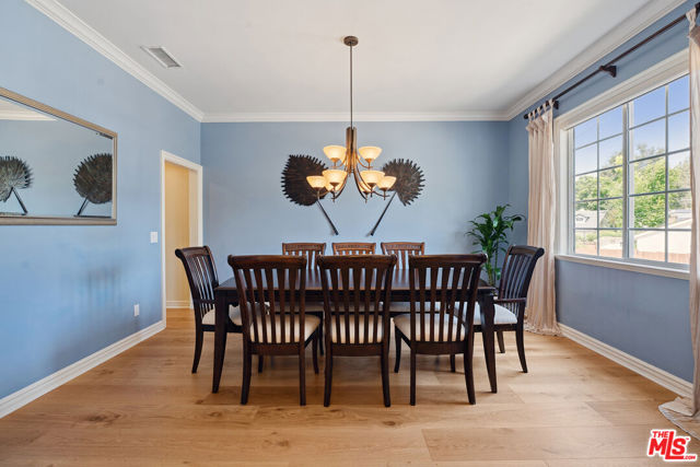 23040 Blue Bird Drive, Calabasas CA: https://media.crmls.org/mediaz/9dddaa3d-e0fc-4d54-92e4-4ad59174b4e5.jpg