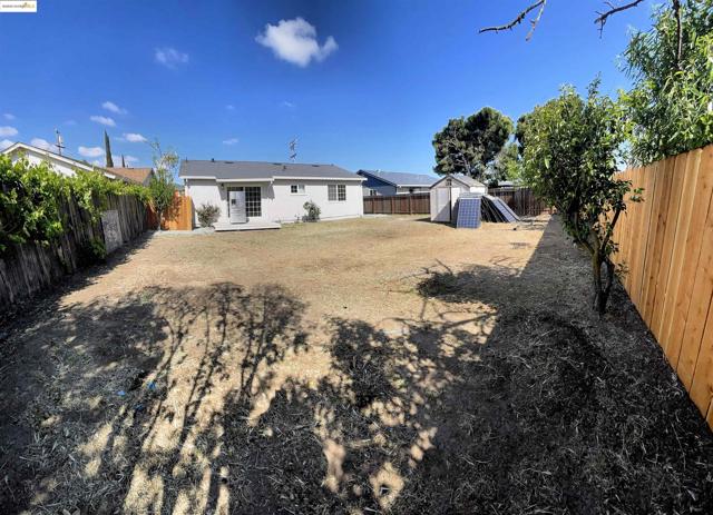 2723 E Tregallas Rd, Antioch CA: https://media.crmls.org/mediaz/9dddbacf-1dc8-4724-8763-fd4d9e3a4f7b.jpg