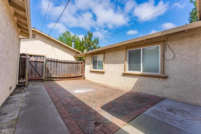 7400 Dowdy Street, Gilroy CA: https://media.crmls.org/mediaz/9dddc11d-5c41-4c31-9a02-28d1433a1bab.jpg
