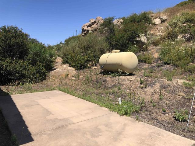 12465 Hillpoint Court, Valley Center CA: https://media.crmls.org/mediaz/9dddfd84-6b5f-4e96-aa7c-b35b8412974e.jpg