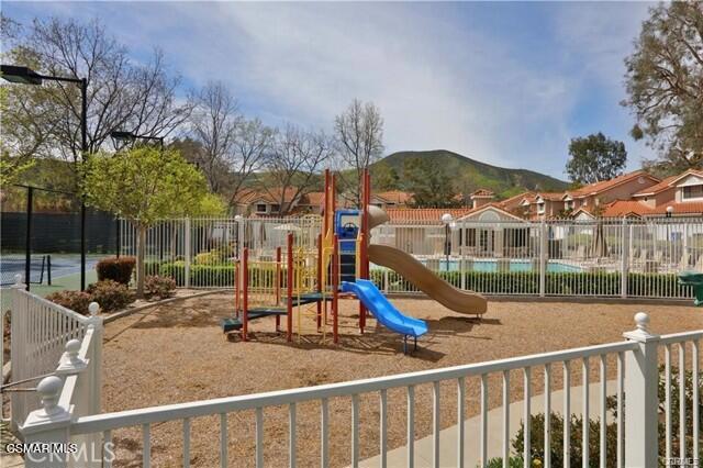 4862 Martona Drive, Oak Park CA: https://media.crmls.org/mediaz/9dde2531-2058-4a40-aa63-43da10e8f803.jpg