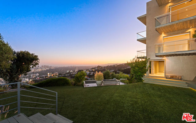 1600 Viewmont Drive, Los Angeles CA: https://media.crmls.org/mediaz/9ddf39ef-5b61-428d-bde5-f0f95de0c470.jpg