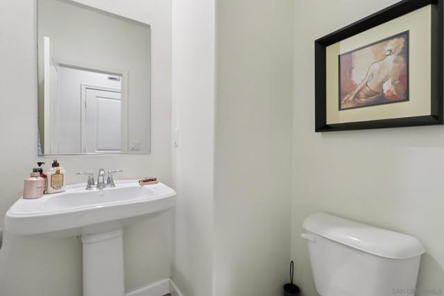511 Surfbird Ln, Imperial Beach CA: https://media.crmls.org/mediaz/9ddf96a5-cfb1-4137-a2c5-525767f303ec.jpg