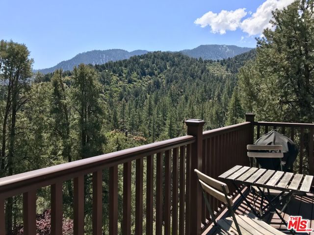 2222 Gimmewald Place, Pine Mountain Club CA: https://media.crmls.org/mediaz/9ddf9c35-c2b9-4a98-ab85-e03a79cb0a07.jpg
