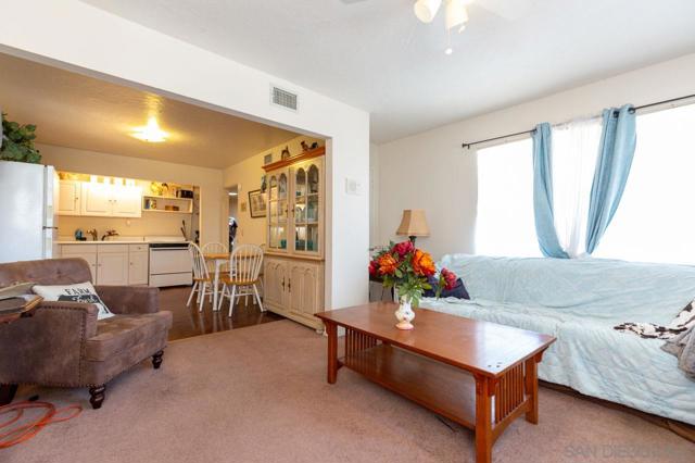 11339 Rolling Hills Dr, El Cajon CA: https://media.crmls.org/mediaz/9ddffb6d-5f91-4d5e-b1ae-06ec1e24ee3c.jpg